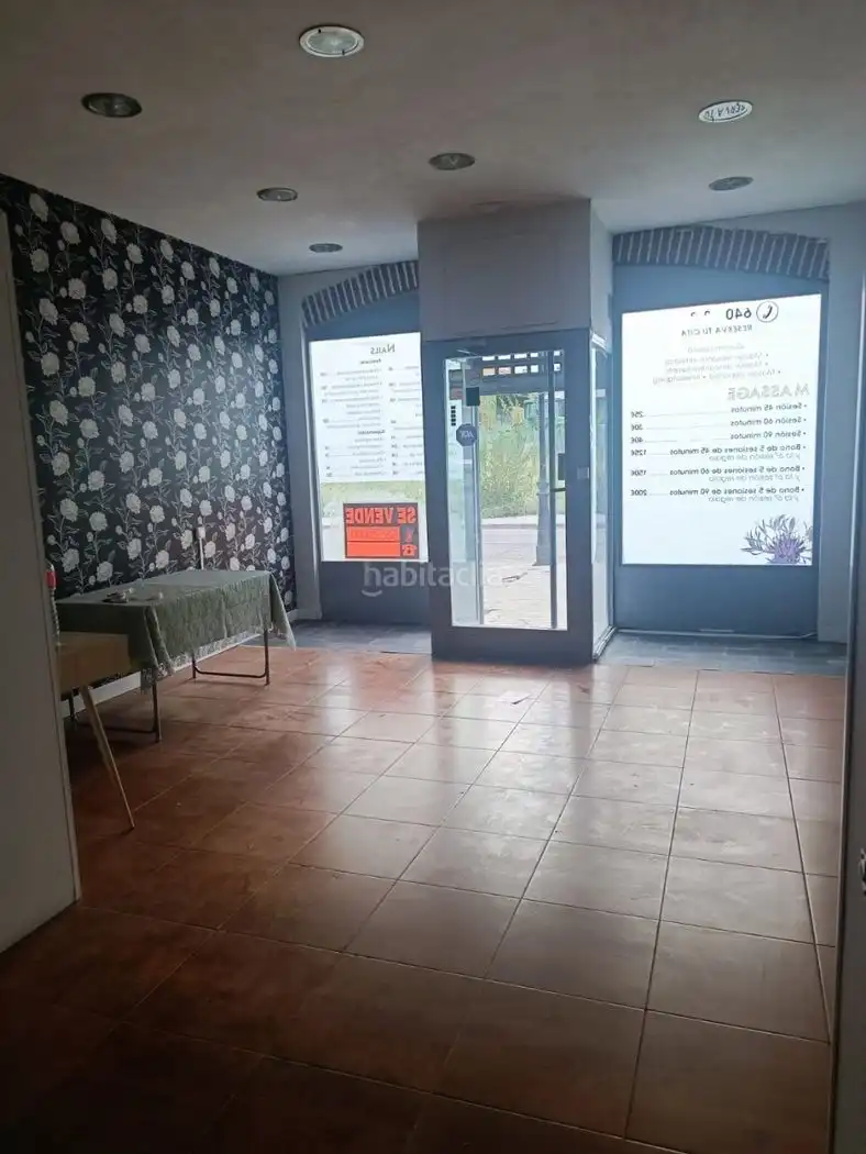Local comercial en venta en Calle Sevillanos 18