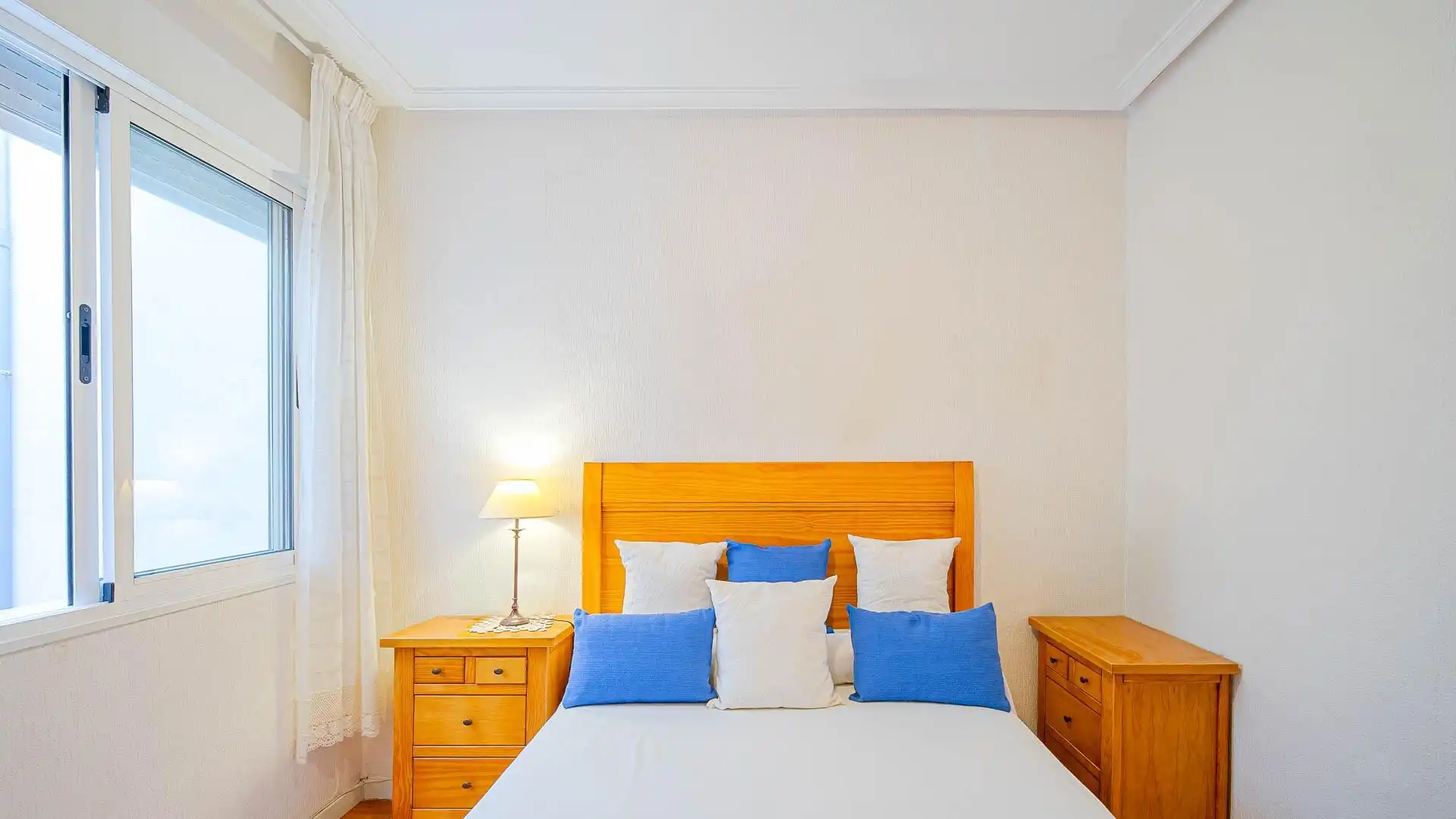 Dormitori de Apartament en venda en Torrevieja amb Moblat i Balcó