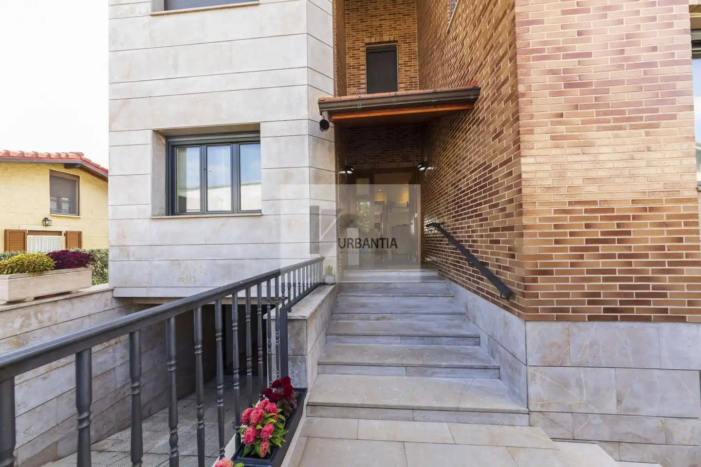 Vista exterior de Casa o chalet en venta en Cizur con Calefacción, Jardín privado y Parquet