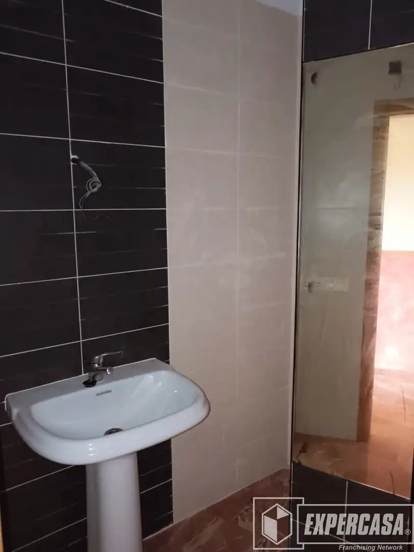 Badezimmer von Wohnung zum Verkauf in Tous mit Klimaanlage und Terrasse