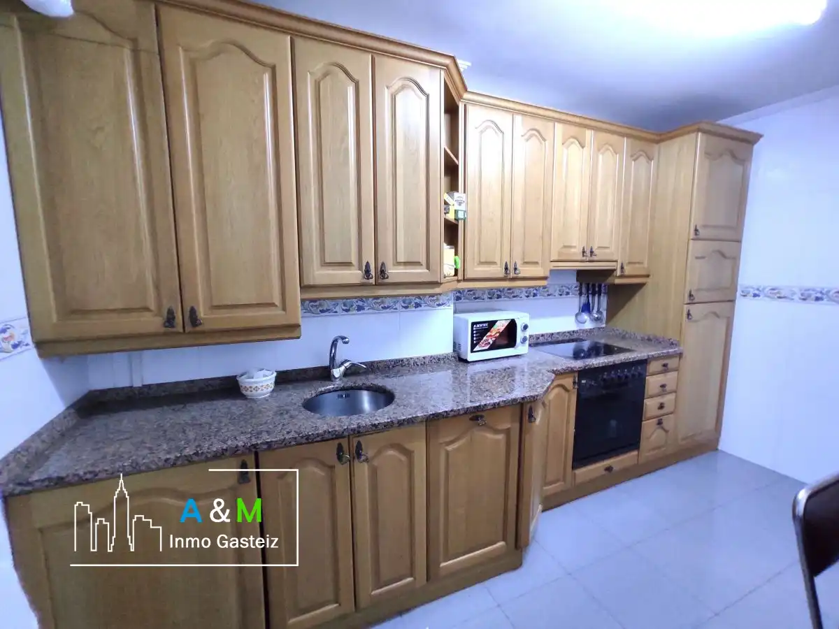 Cuina de Pis de lloguer en Vitoria - Gasteiz amb Calefacció, Parquet i Terrassa