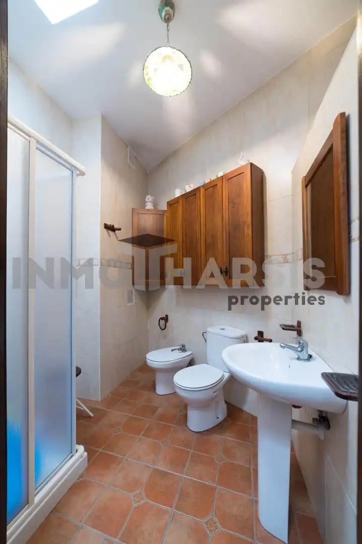 Bany de Casa o xalet en venda en Abrucena amb Jardí privat, Terrassa i Moblat