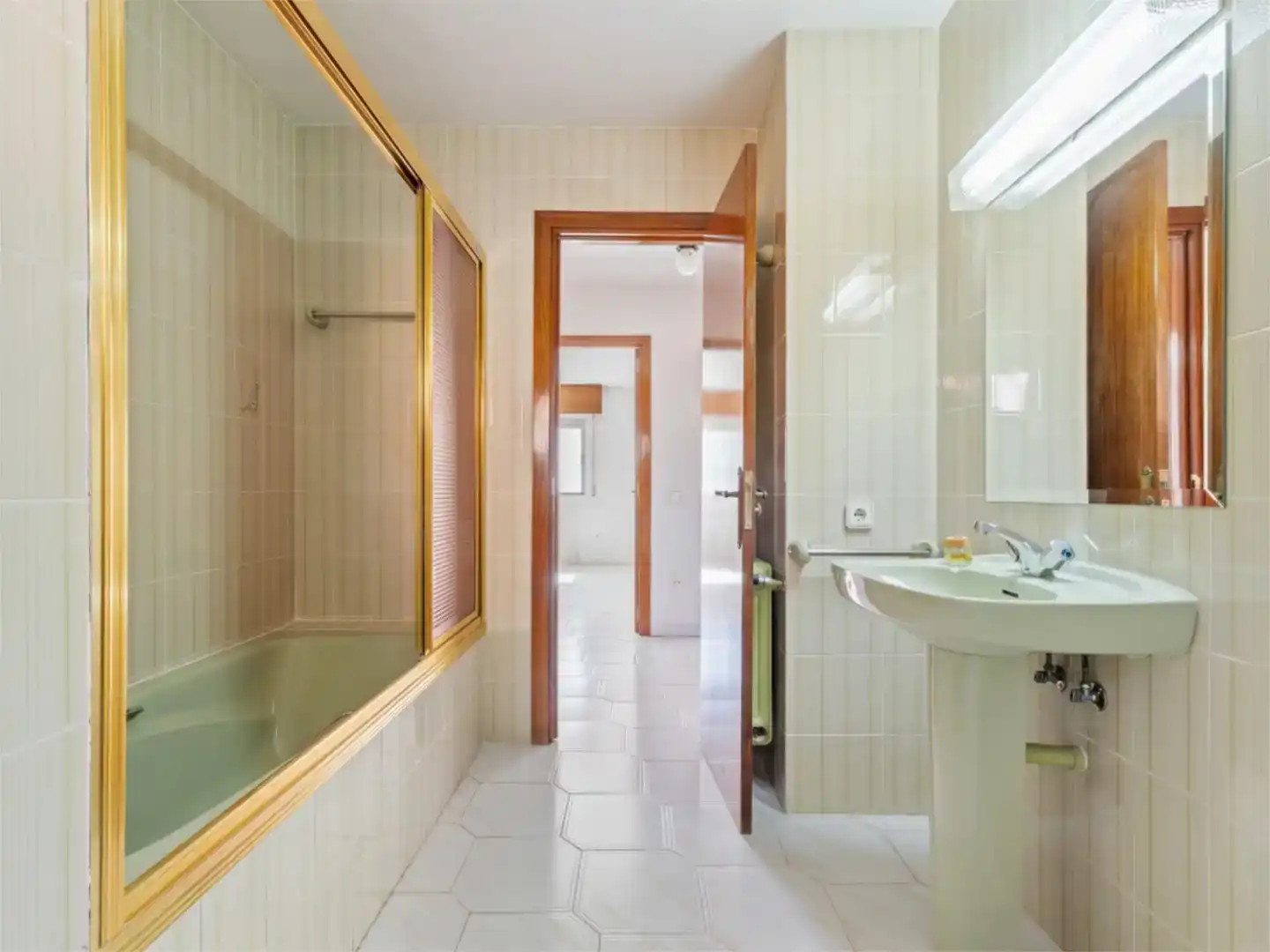 Baño de Piso en venta en Alcalá de Henares con Jardín privado, Trastero y Piscina