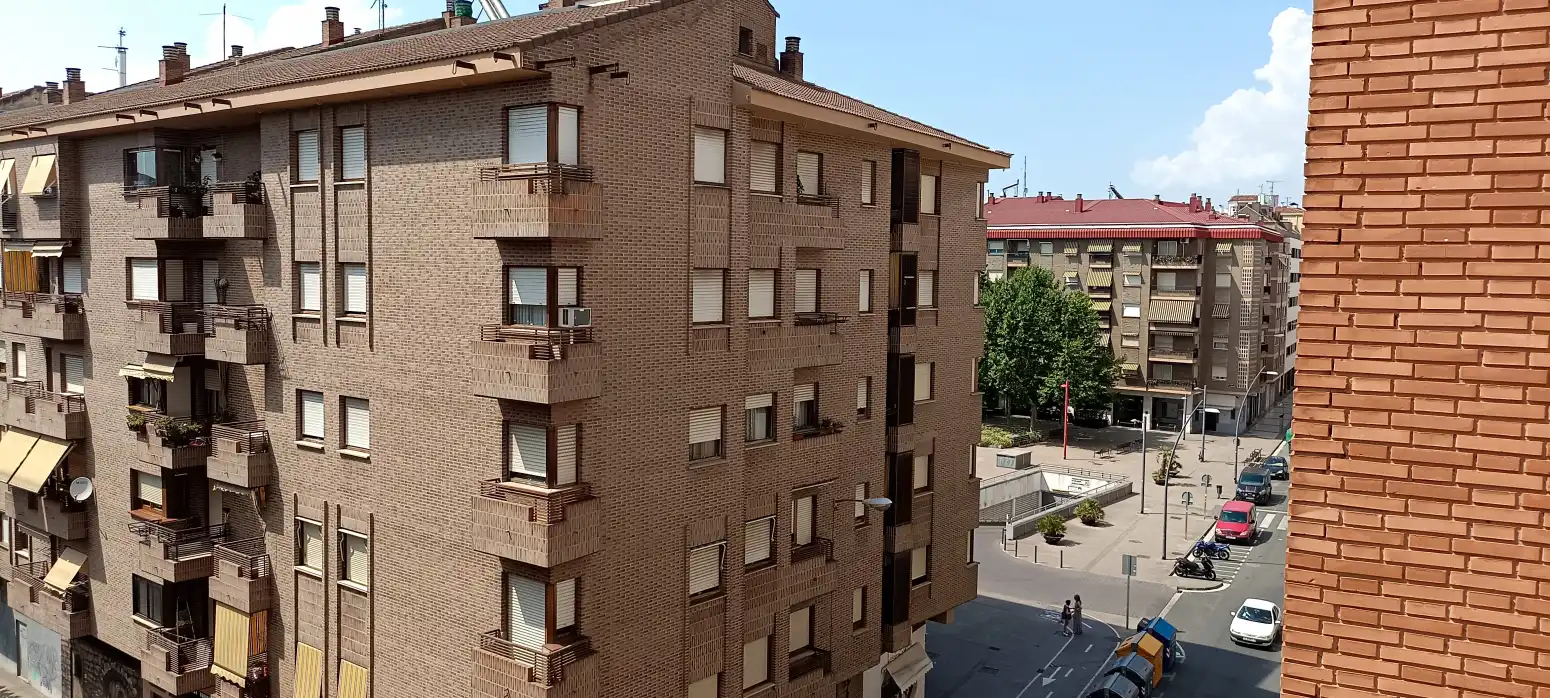 Vista exterior de Pis en venda en  Logroño amb Calefacció, Parquet i Terrassa
