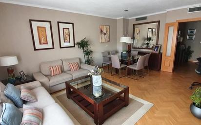 Living room of Flat for sale in  Madrid Capital  with Air Conditioner and Swimming Pool