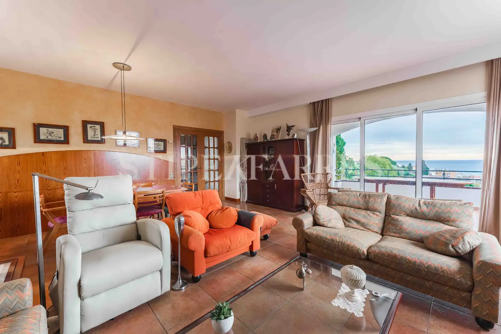 Sala de estar de Casa o chalet en venta en Canet de Mar con Aire acondicionado, Calefacción y Jardín privado