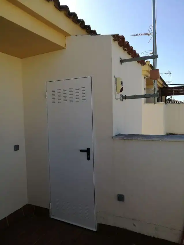 Casa adosada en venta en Alcalá del Río con Aire acondicionado y Trastero