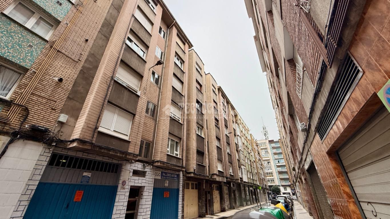 Vista exterior de Pis en venda en Gijón  amb Moblat