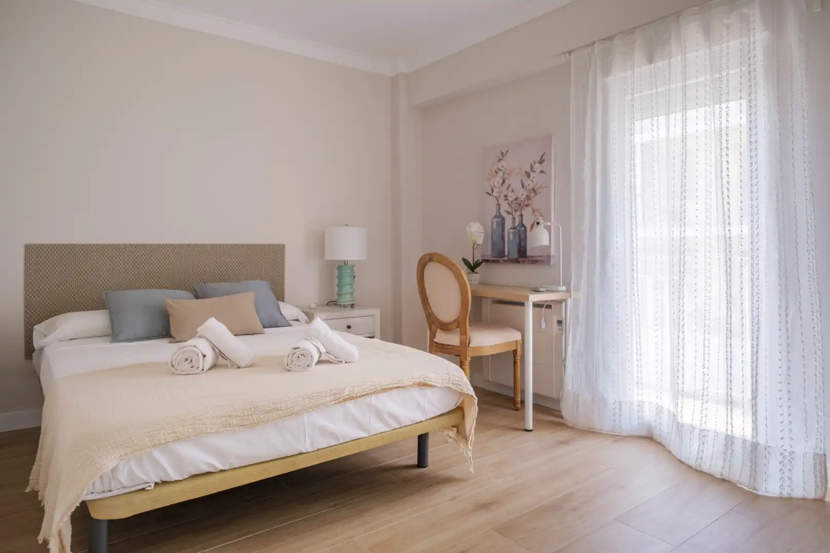 Habitación de Apartamento de alquiler en Zaragoza con Amueblado y Balcón
