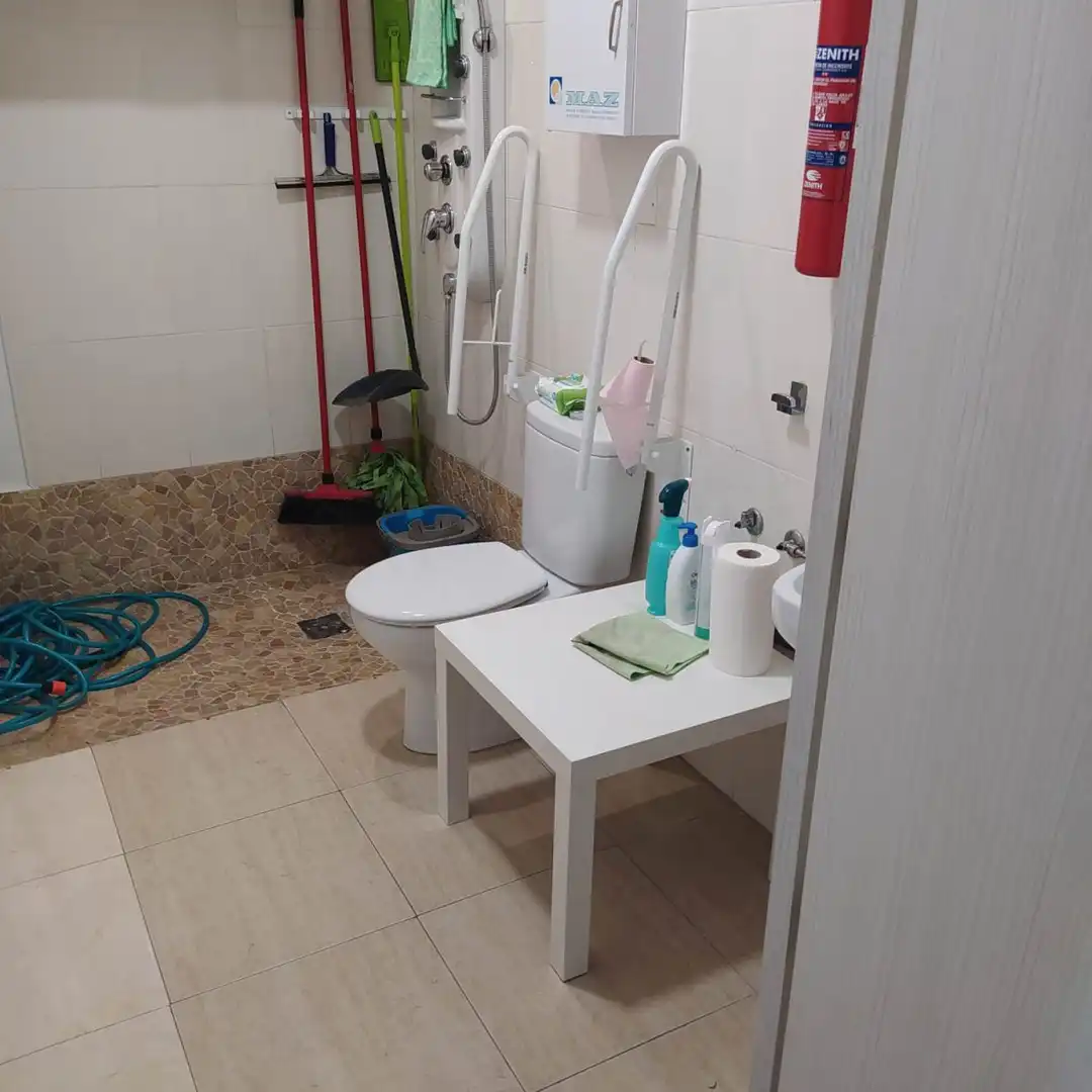 Badezimmer von Büro zur Miete in Murcia mit Klimaanlage und Heizung