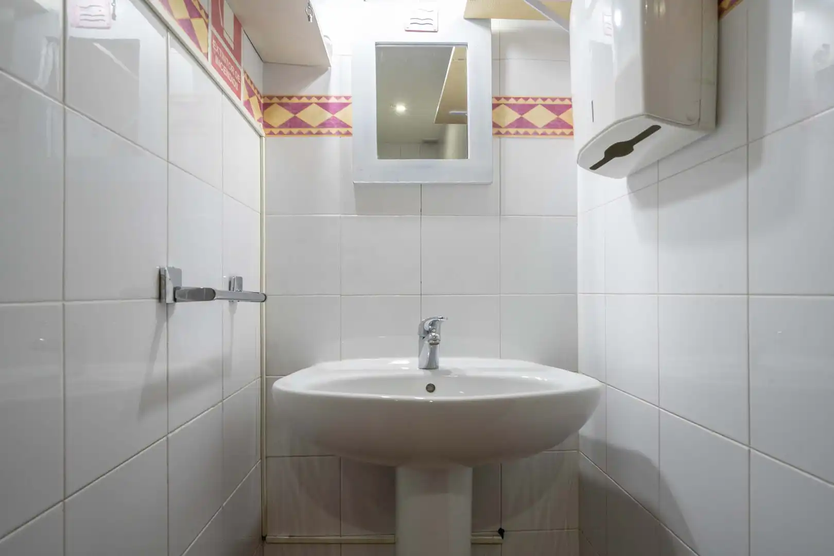 Baño de Local de alquiler en Pinto con Aire acondicionado y Calefacción