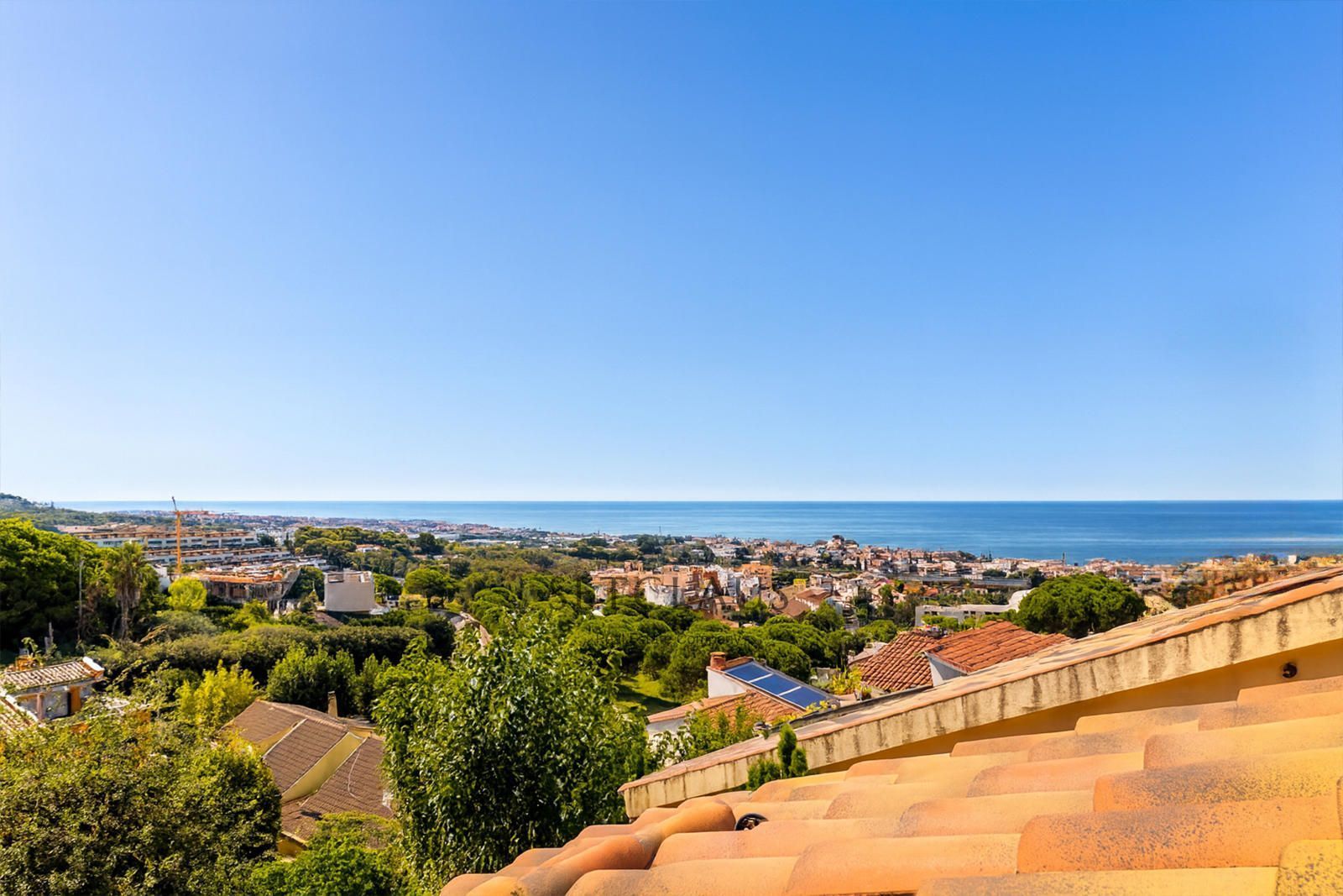 Vista exterior de Casa adosada en venda en Teià amb Aire condicionat, Calefacció i Jardí privat