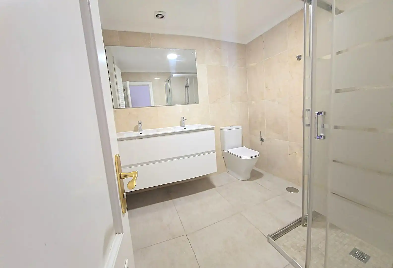 Baño de Piso de alquiler en Las Palmas de Gran Canaria con Parquet, Horno y Lavadora
