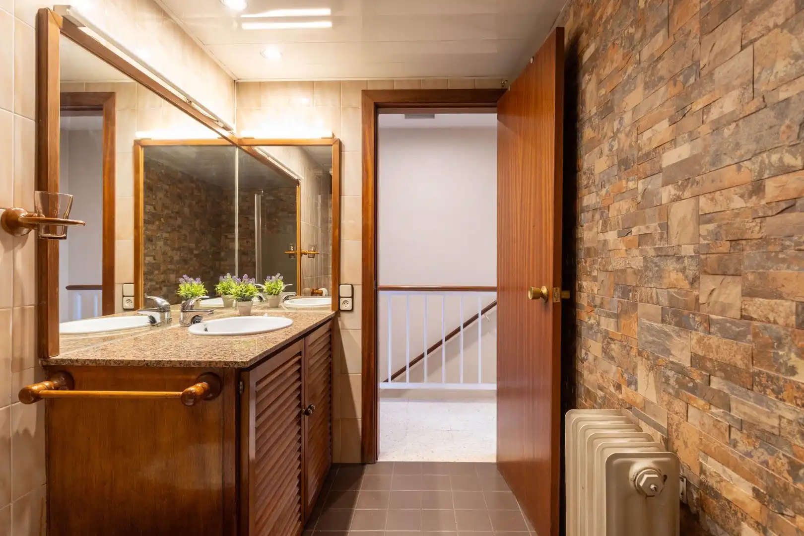 Badezimmer von Einfamilien-Reihenhaus zum Verkauf in Santa Perpètua de Mogoda mit Klimaanlage, Heizung und Abstellraum