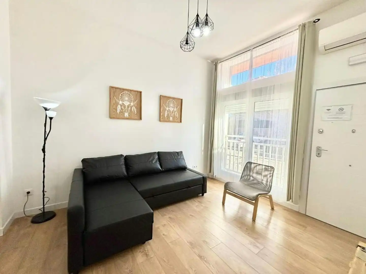 Living room of Flat for rent in Madrid  with Air Conditioner, Heating and Furnished