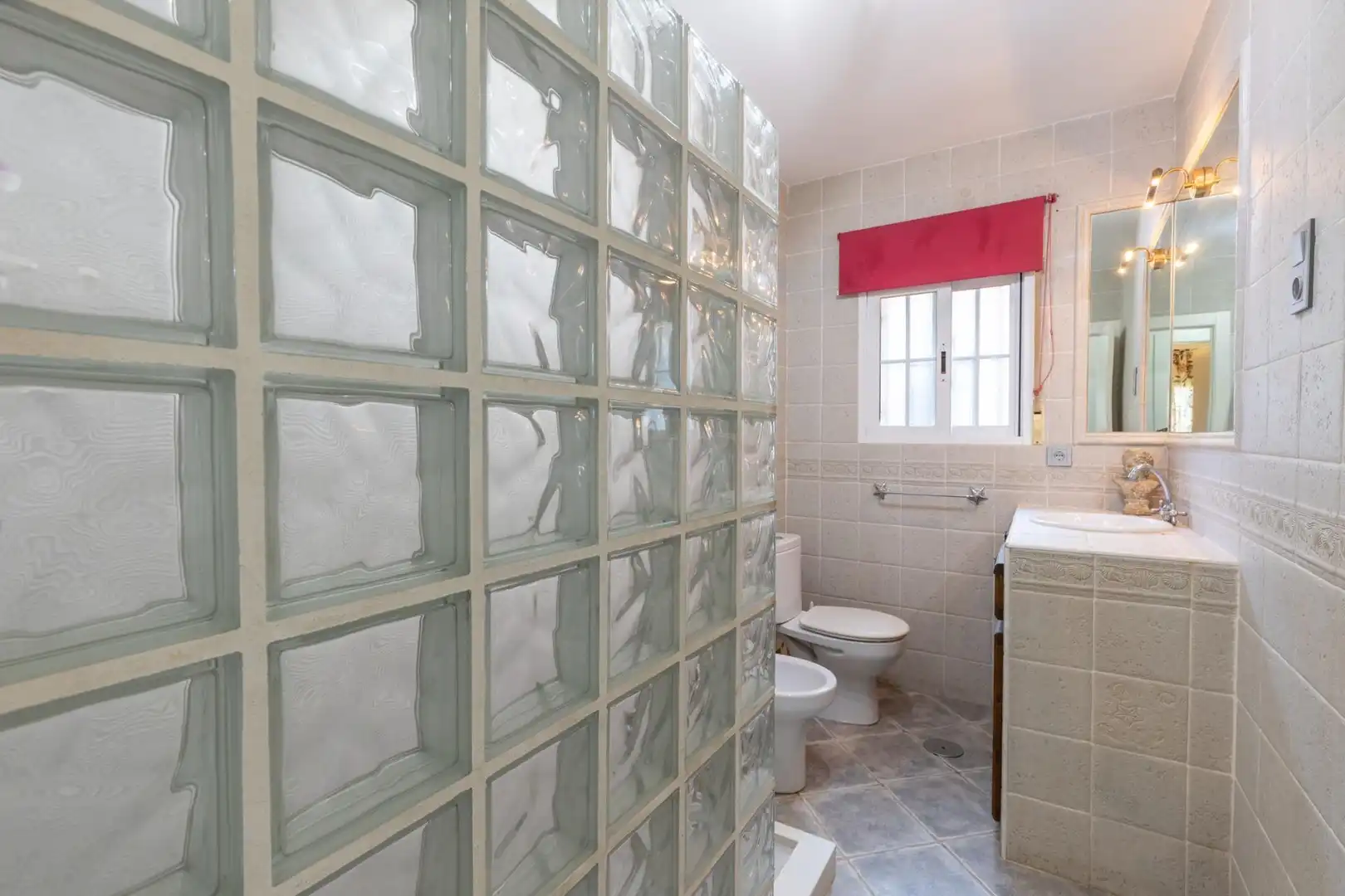 Baño de Casa o chalet en venta en Madrid con Aire acondicionado, Calefacción y Jardín privado