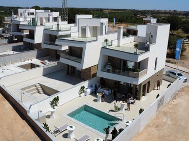 Chalet con piscina en venta en Pilar de la Horadada ciudad