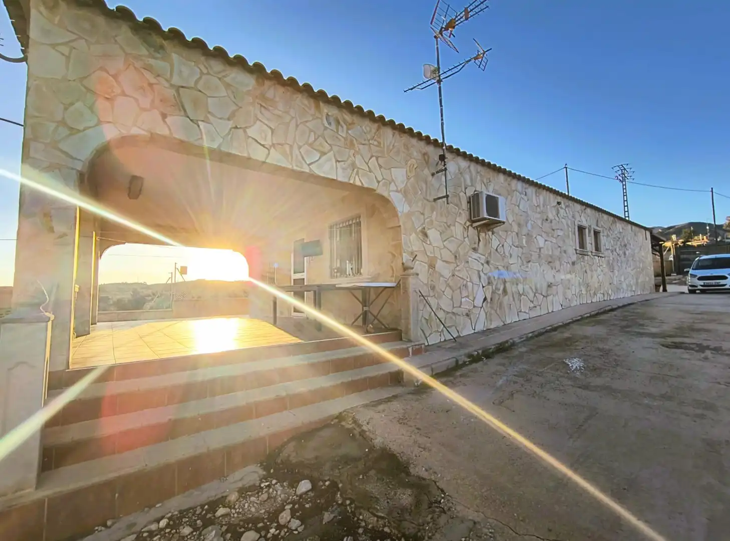 Vista exterior de Casa o xalet en venda en Crevillent amb Aire condicionat, Jardí privat i Traster
