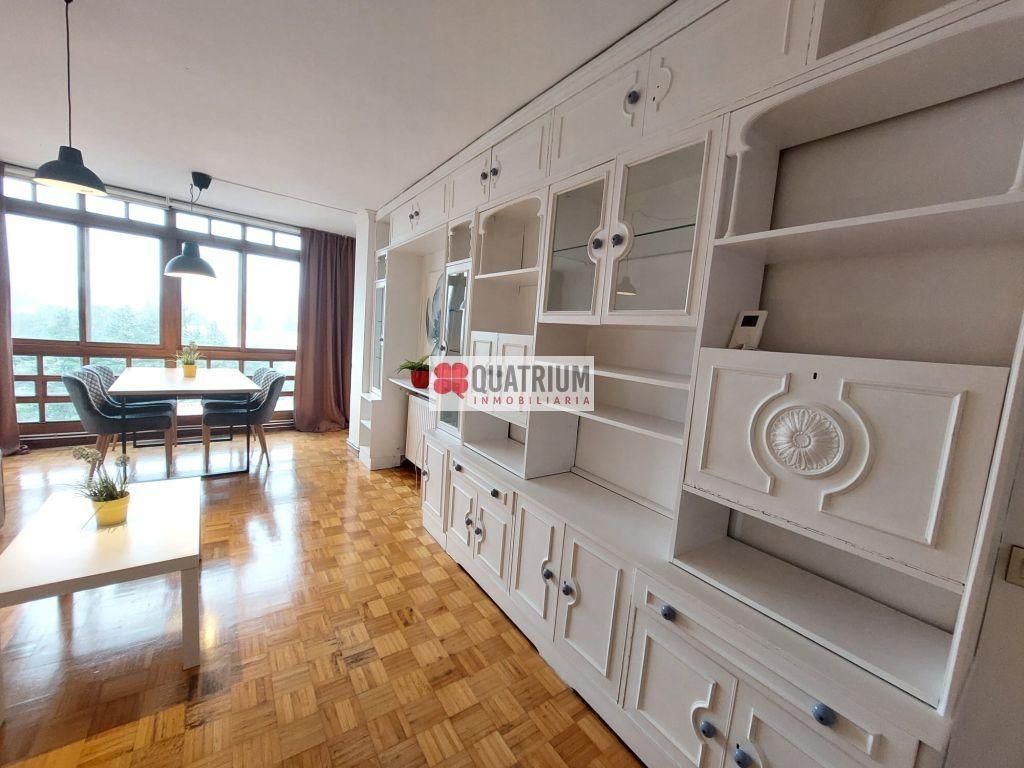 Sala d'estar de Pis de lloguer en Santiago de Compostela  amb Calefacció i Moblat