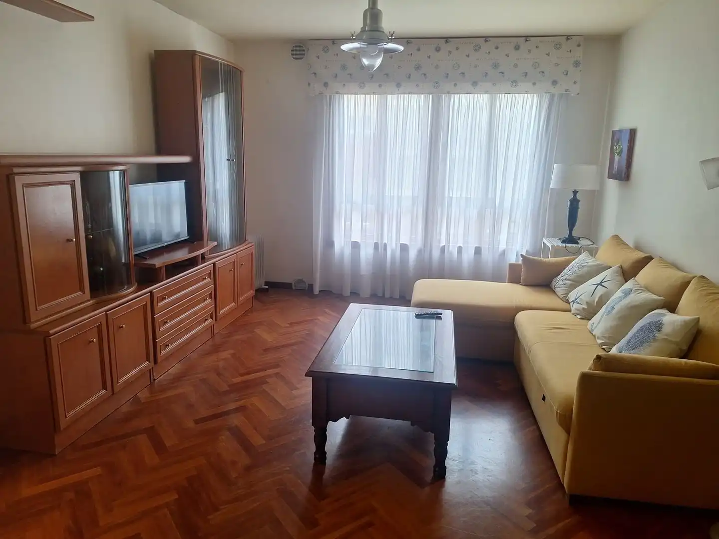 Sala de estar de Piso de alquiler en A Coruña Capital  con Trastero