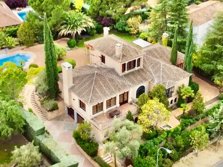 Vista exterior de Casa o chalet en venta en Las Rozas de Madrid con Aire acondicionado, Calefacción y Jardín privado
