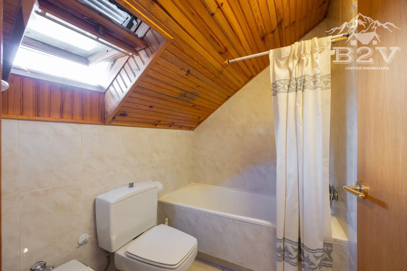 Baño de Casa o chalet en venta en Alameda del Valle con Calefacción, Jardín privado y Terraza