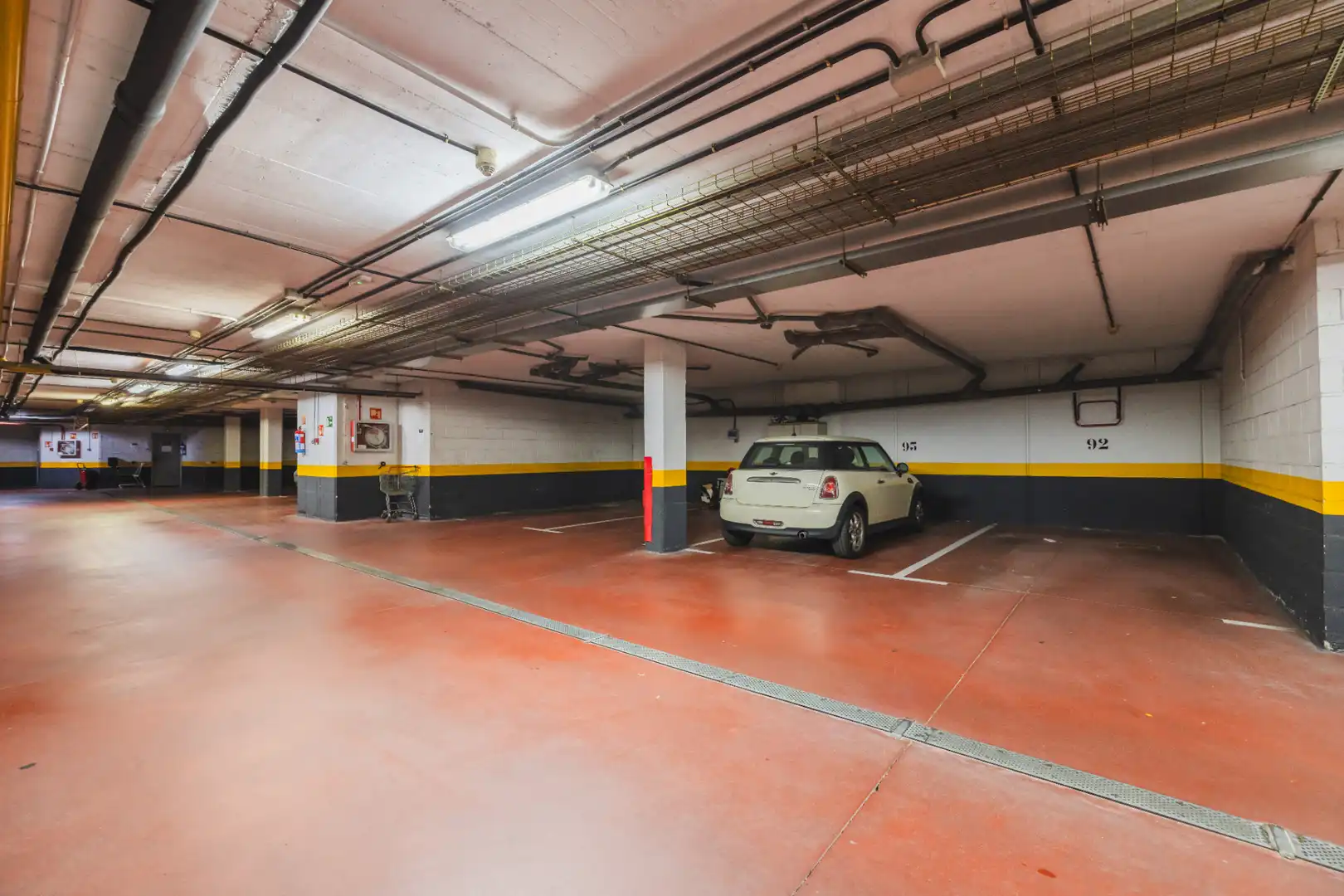 Parkplatz von Wohnung zum Verkauf in Las Rozas de Madrid mit Klimaanlage, Heizung und Gemeinschaftspool