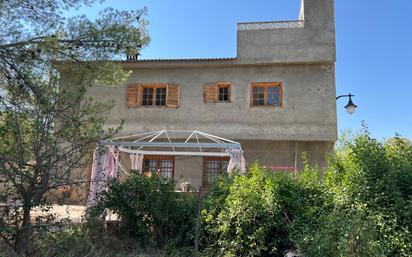 Vista exterior de Casa o xalet en venda en Llíria amb Calefacció, Jardí privat i Piscina