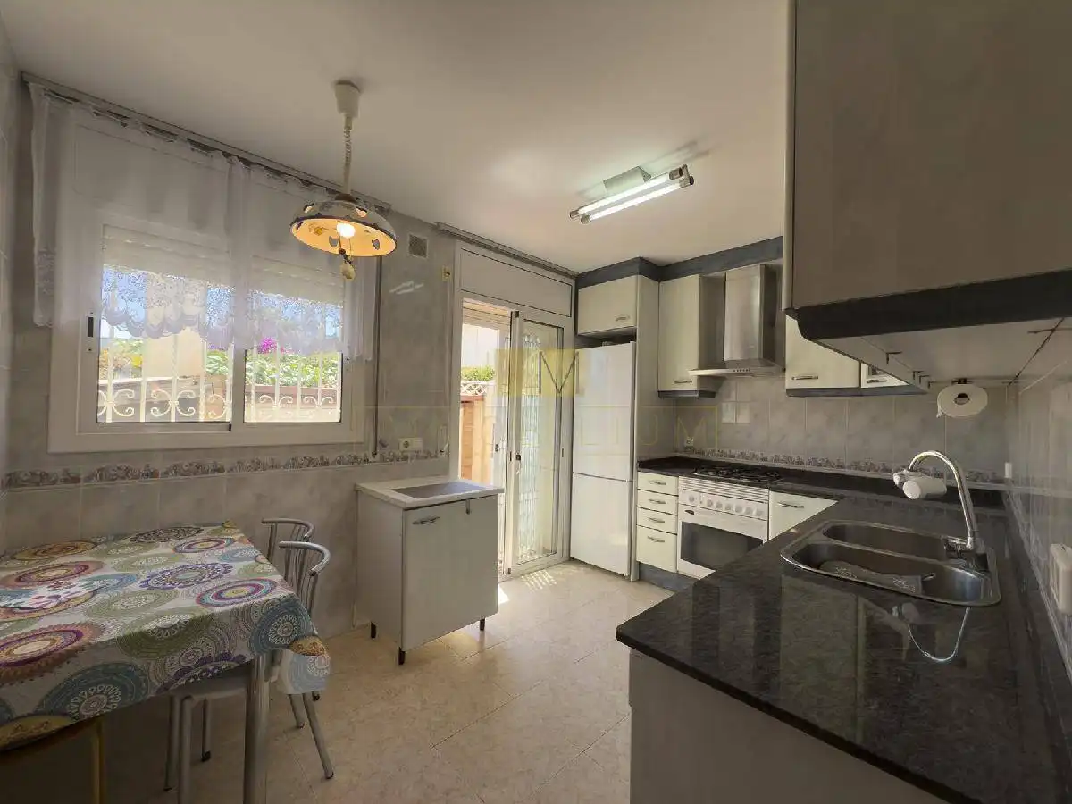 Cuina de Casa o xalet en venda en Sant Pere de Ribes amb Aire condicionat, Calefacció i Jardí privat