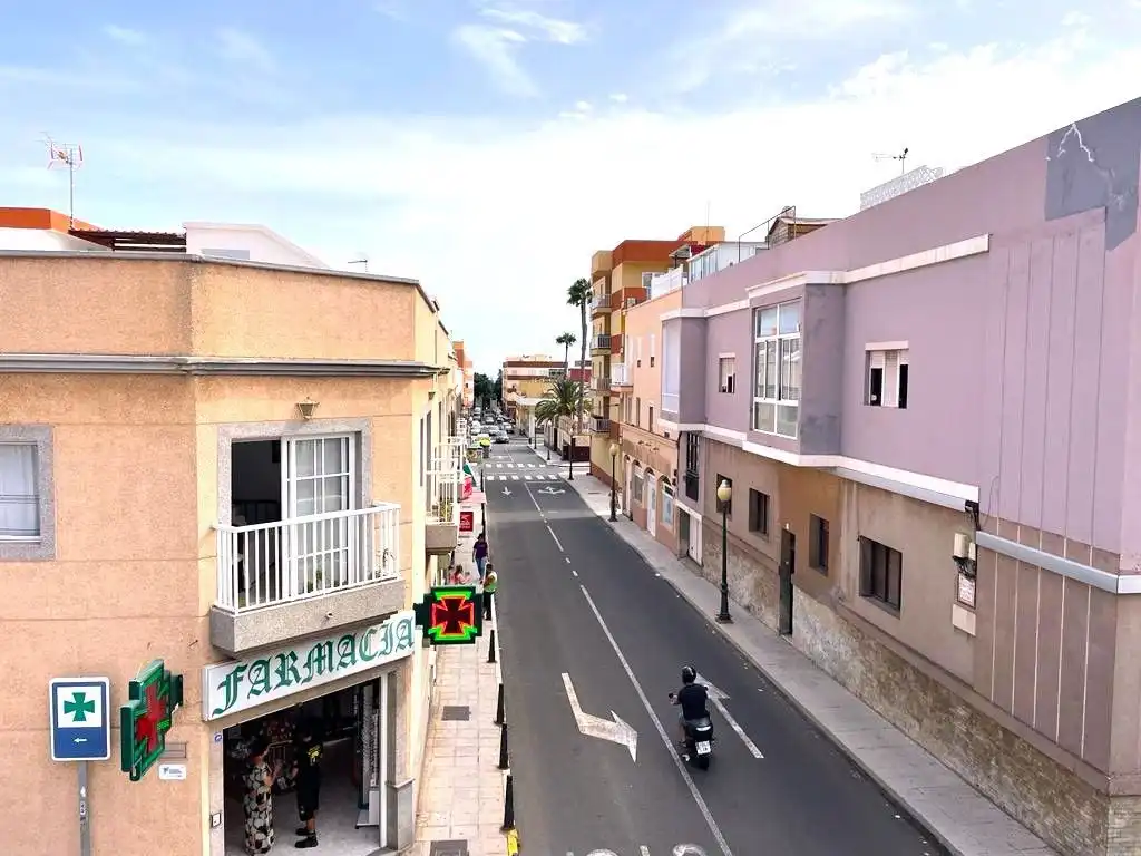 Vista exterior de Casa adosada en venta en Telde con Calefacción, Terraza y Trastero