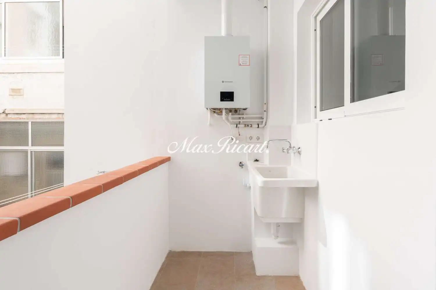 Bathroom of Flat for rent in Barcelona  with Air Conditioner, Heating and Terrace