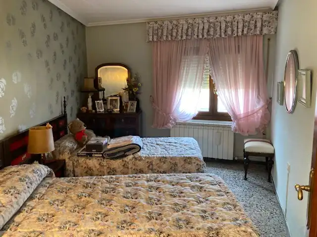 Habitación de Piso en venta en Monzón con Amueblado