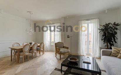 Sala d'estar de Pis en venda en  Madrid Capital amb Aire condicionat, Calefacció i Parquet