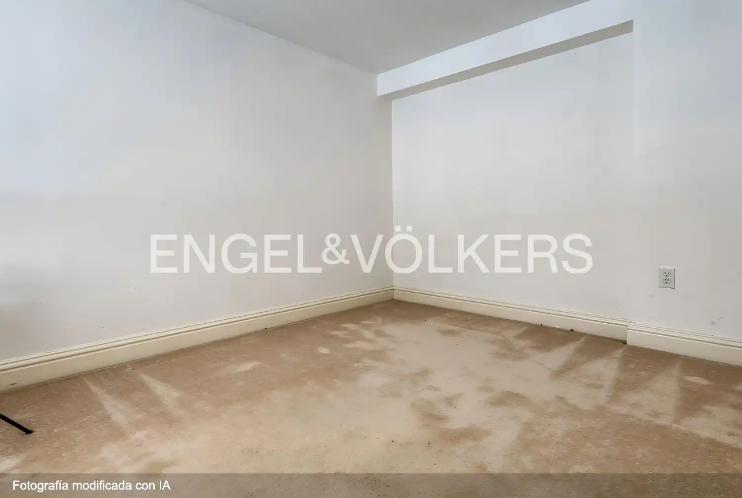 Wohnung zum Verkauf in Sitges mit Heizung, Privatgarten und Terrasse