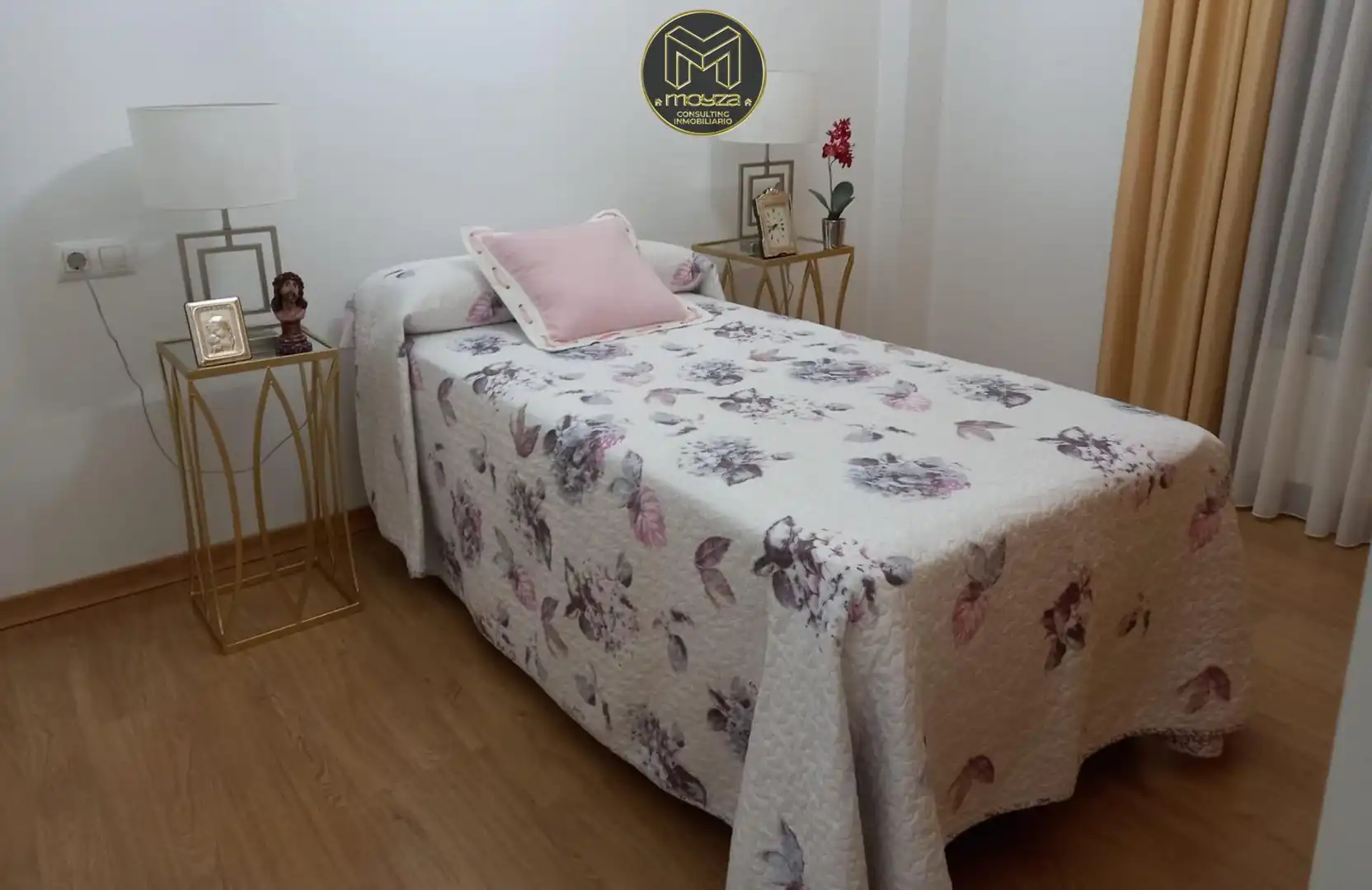 Bedroom of Flat for sale in Bailén  with Air Conditioner, Furnished and Balcony