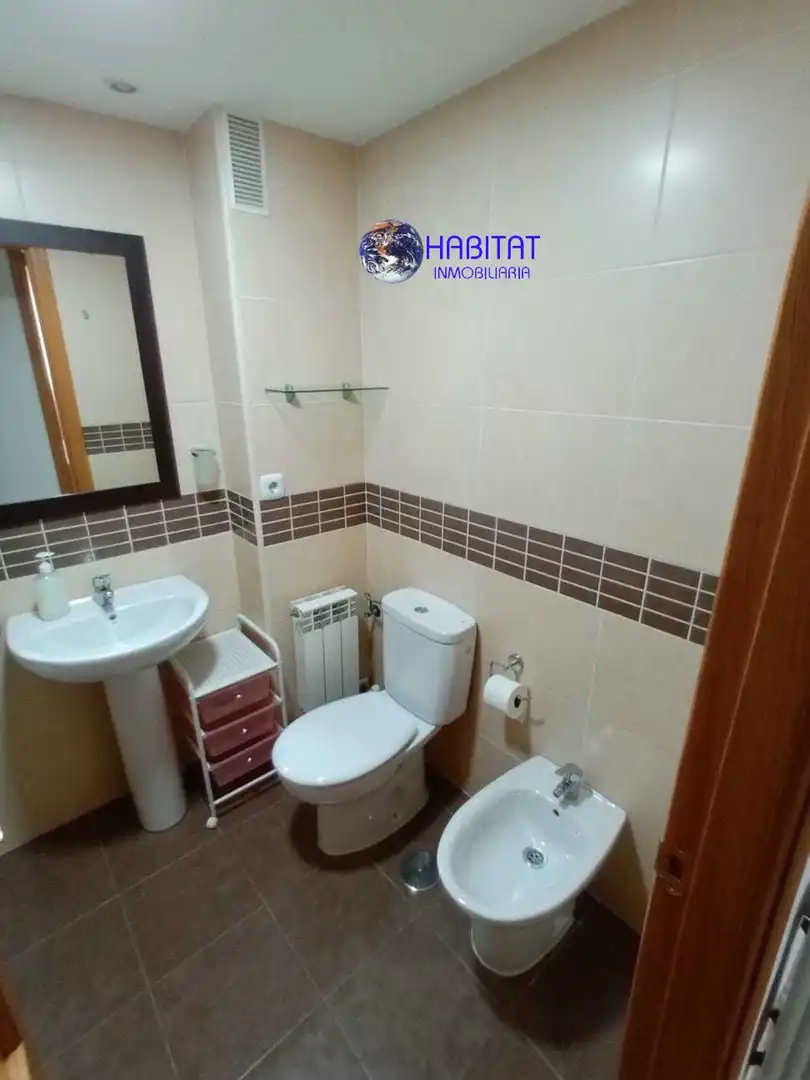 Bathroom of Flat for rent in Granada  with Air Conditioner, Heating and Furnished