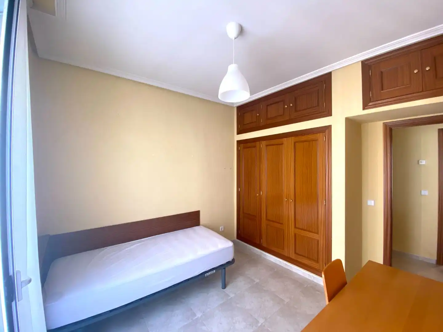 Schlafzimmer von Wohnung zur Miete in  Madrid Capital mit Balkon