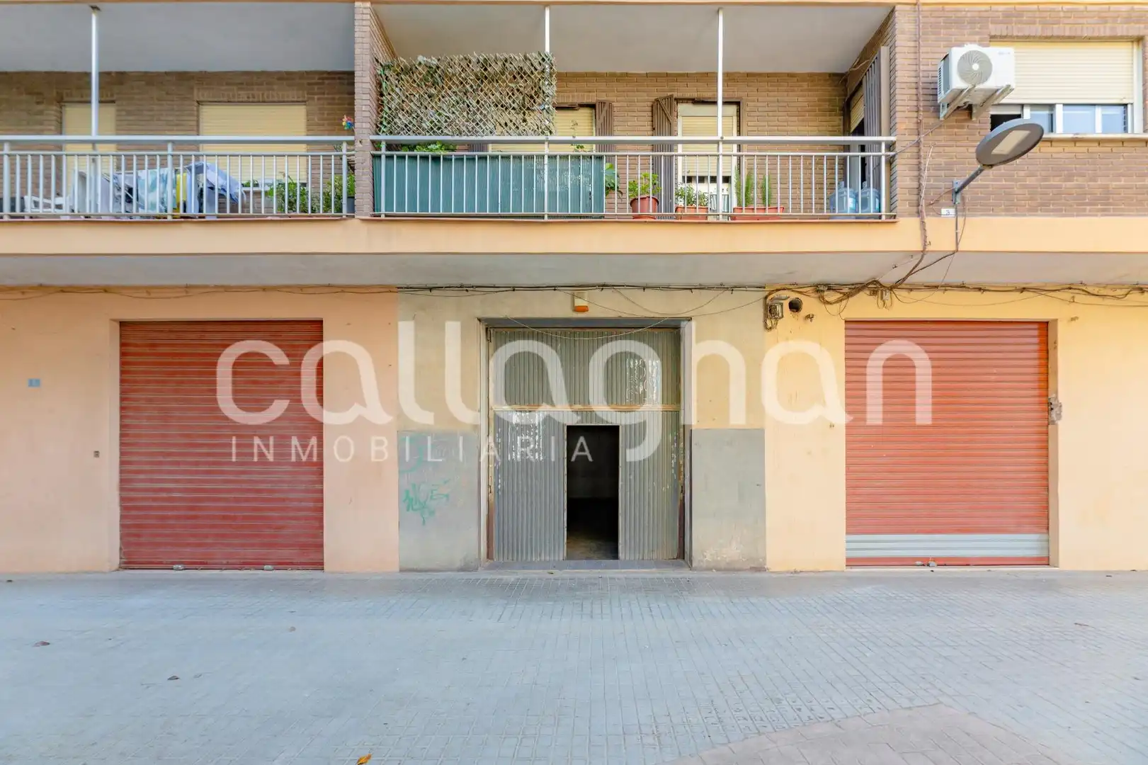 Vista exterior de Local en venda en Valencia