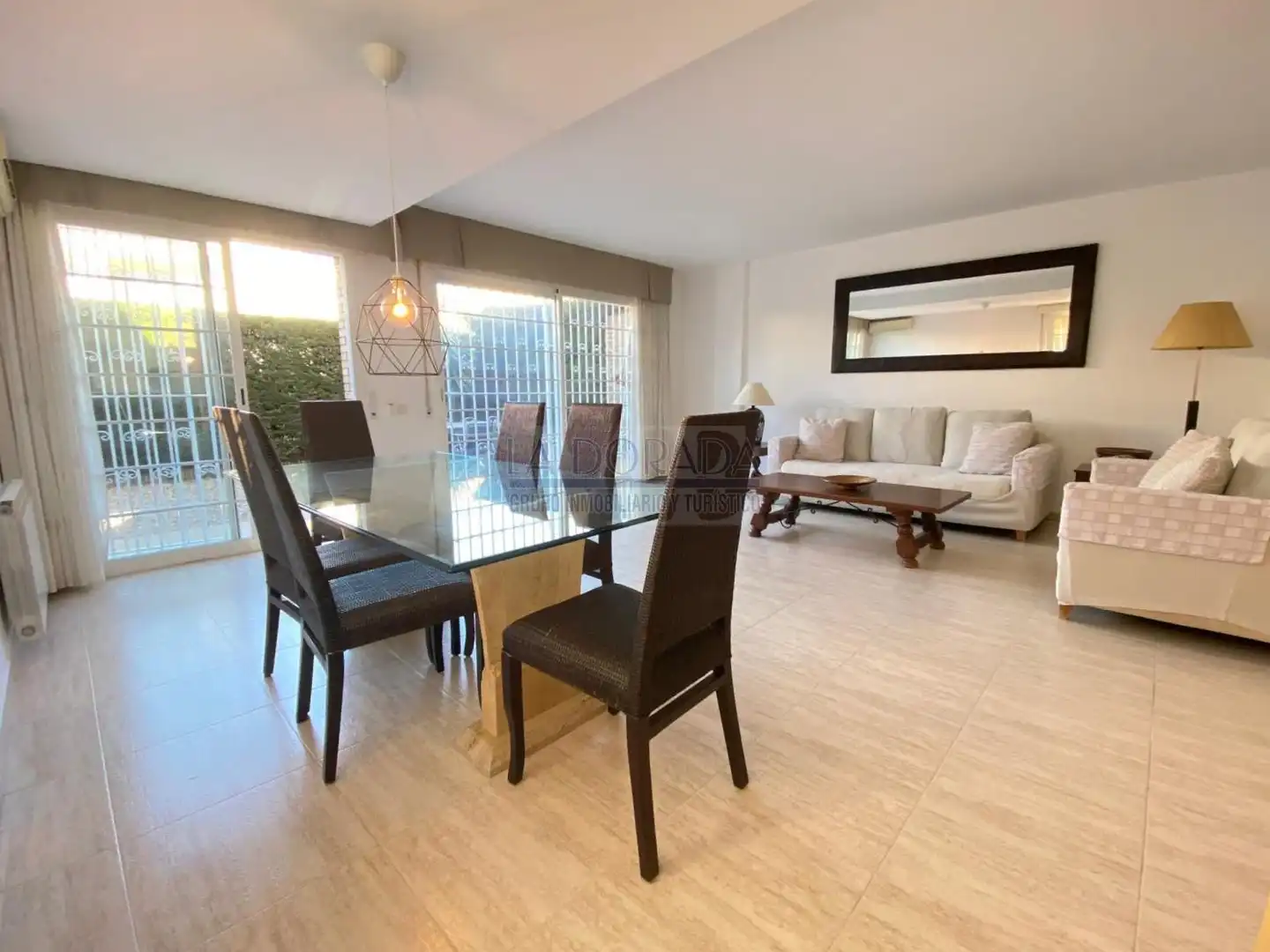 Comedor de Casa adosada en venta en Cambrils con Aire acondicionado, Calefacción y Jardín privado