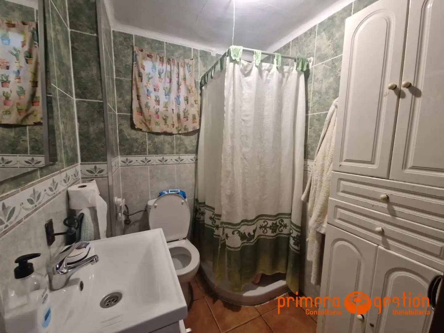 Bathroom of Flat for sale in Lora del Río  with Air Conditioner and Heating