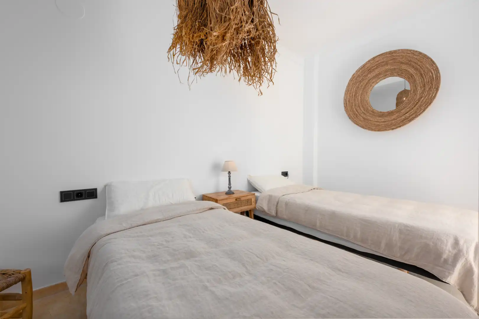 Schlafzimmer von Erdgeschoss zum Verkauf in Sotogrande mit Klimaanlage, Privatgarten und Terrasse