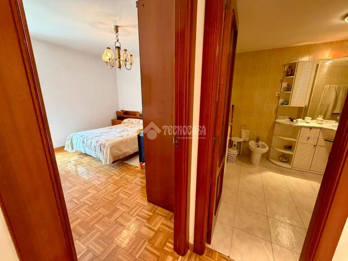 Habitación de Piso en venta en León Capital  con Calefacción, Parquet y Trastero