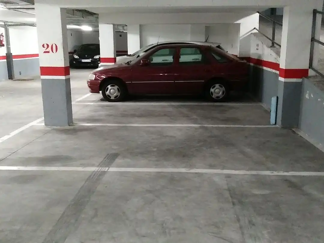 Parkplatz von Garage zur Miete in Madrid