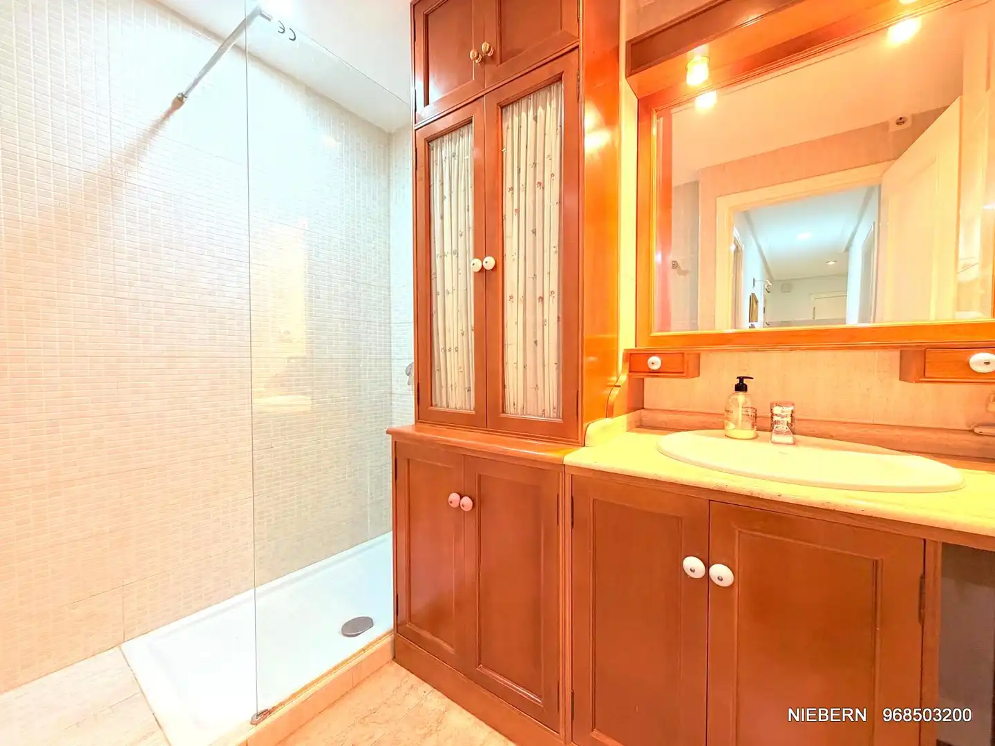 Flat with terrace to rent in Avenida de Venecia, imagen 62