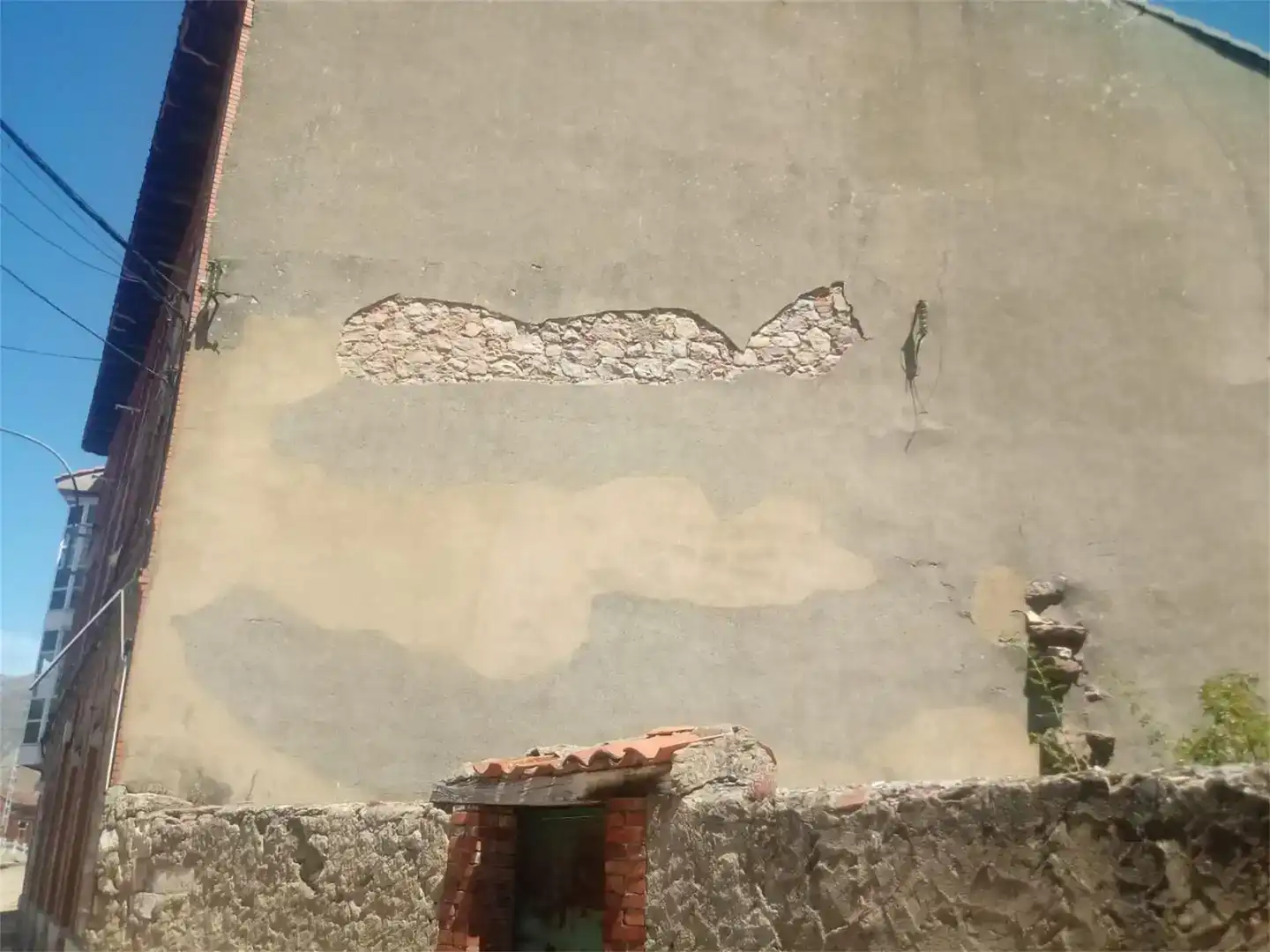 Vista exterior de Casa adosada en venda en Villamanín amb Jardí privat