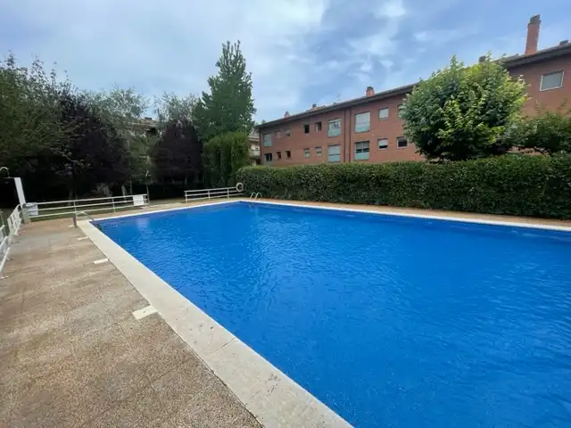 Piscina de Àtic de lloguer en Sant Cugat del Vallès amb Calefacció, Parquet i Terrassa