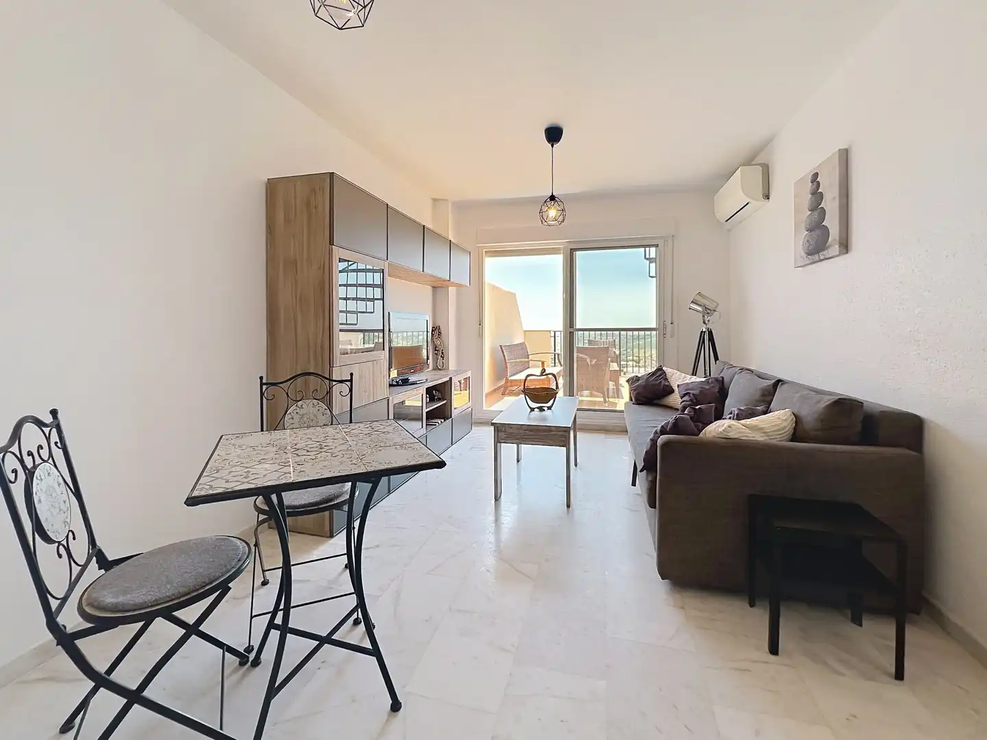 Sala de estar de Ático en venta en Casares con Aire acondicionado, Terraza y Piscina
