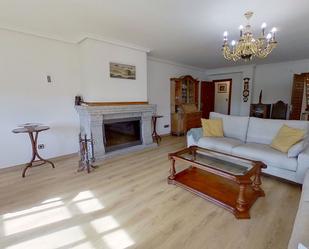 Living room of House or chalet for sale in Carbajosa de la Sagrada  with Terrace and Swimming Pool