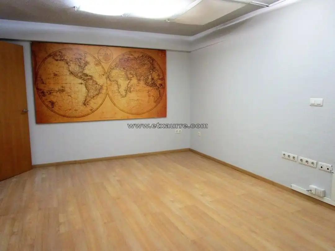 Büro zum Verkauf in Laudio / Llodio