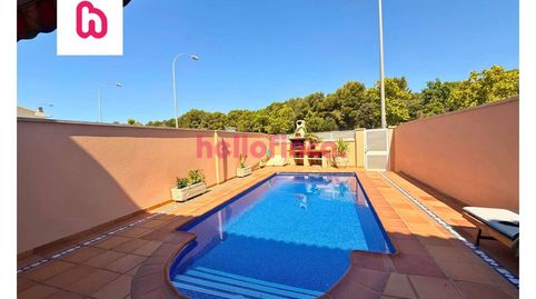 Foto 2 de Casa adosada en venta en Calle Baix Empordà, El Tancat - Mas d'en Gual, El Vendrell
